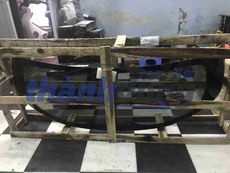 KÍNH CỐP HẬU/ CHẮN GIÓ SAU KIA RONDO