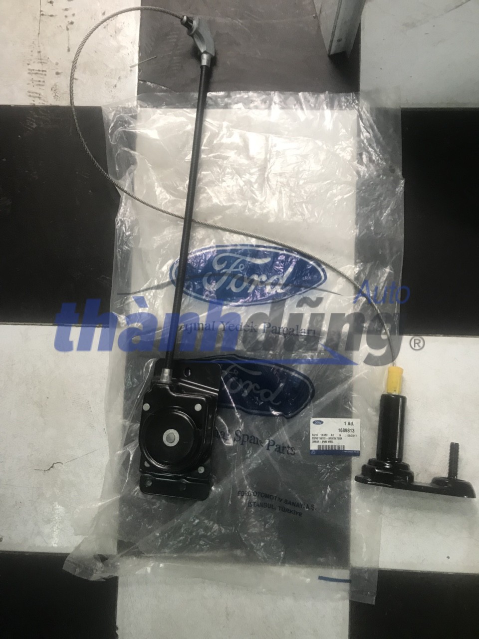 CÁP TREO LỐP DỰ PHÒNG FORD TRANSIT