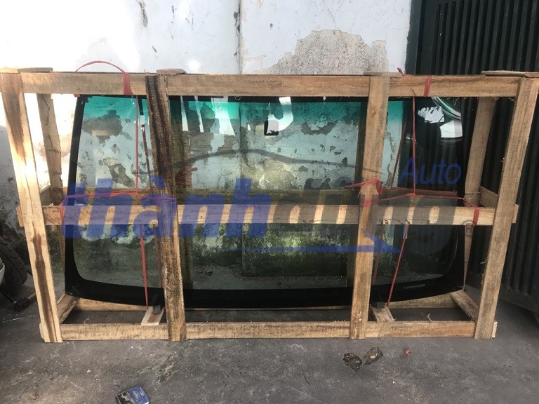 KÍNH CHẮN GIÓ TRƯỚC TOYOTA HILUX