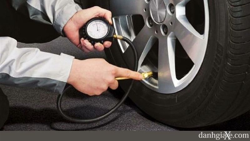 Nên trang bị áp suất lốp cho xe ô tô?