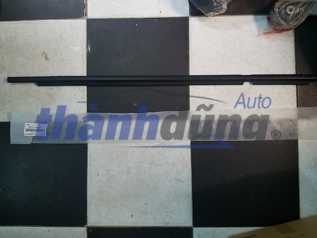 NẸP CHÂN KÍNH SAU TOYOTA PRADO