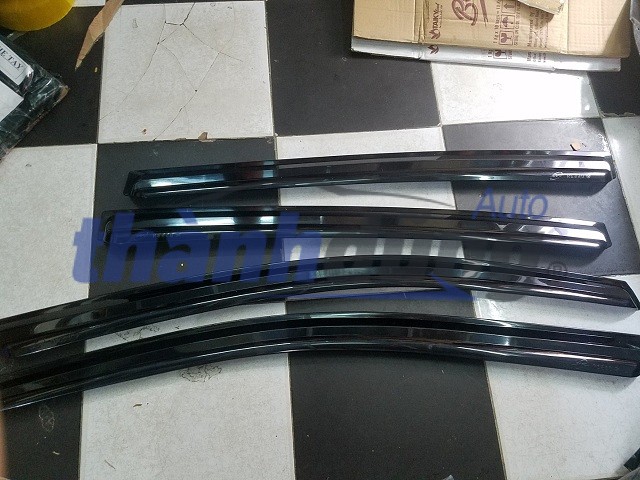 VÈ CHE MƯA CHEVROLET VIVANT