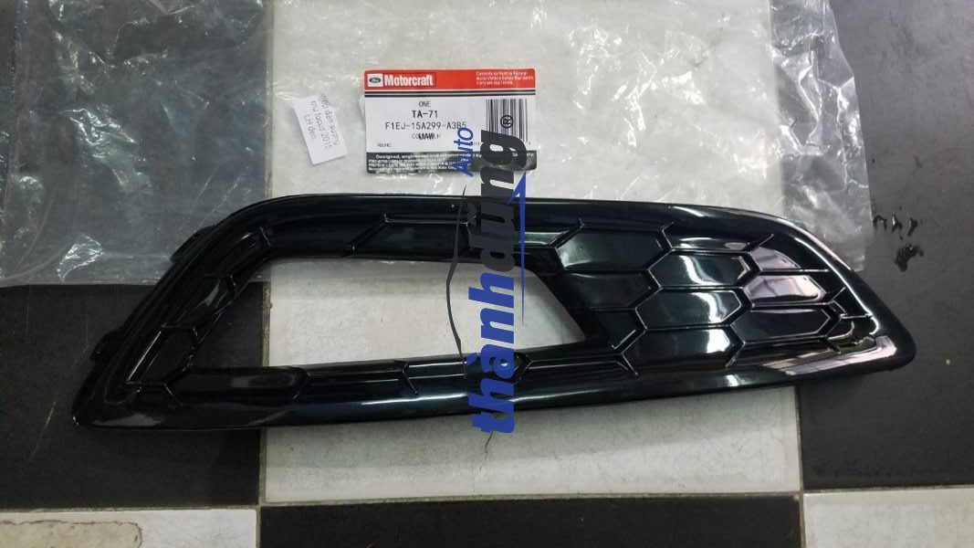 ỐP ĐÈN CẢN TRƯỚC FORD FOCUS 2016-2018