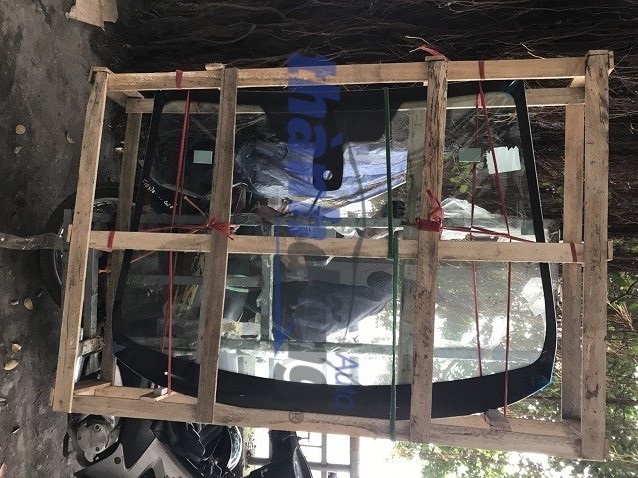 KÍNH CHẮN GIÓ TRƯỚC FORD FOCUS