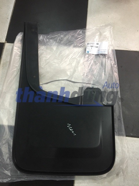 CHẮN BÙN BÁNH CHEVROLET COLORADO