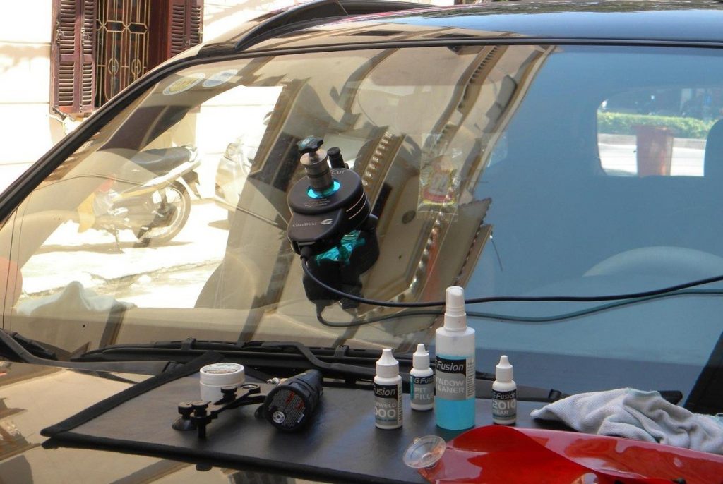 Những điều cần biết khi dùng kính chắn gió và két nước ô tô