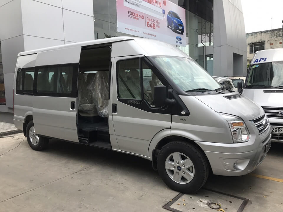 So sánh giữa Hyundai Solati và Ford Transit