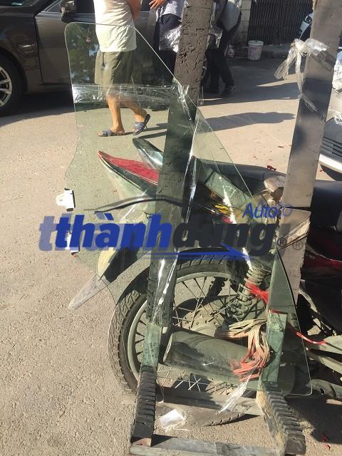 KÍNH CÁNH CỬA TRƯỚC PHẢI MAZDA 3