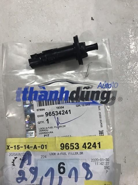 CHỐT KHÓA NẮP BÌNH XĂNG CHEVROLET AVEO