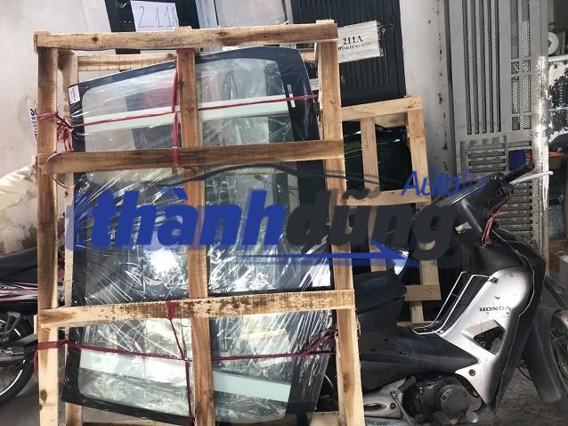 KÍNH CHẮN GIÓ TRƯỚC FORD FOCUS SEDAN