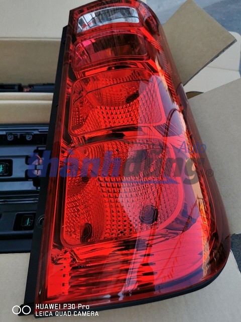 ĐÈN HẬU PHẢI HYUNDAI UNIVERSE