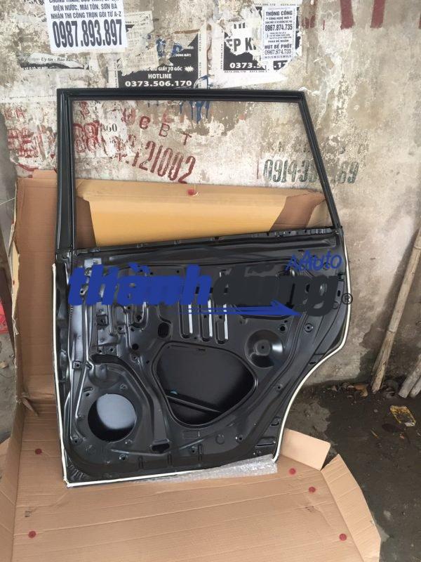 CÁNH CỬA SAU PHẢI TOYOTA INNOVA