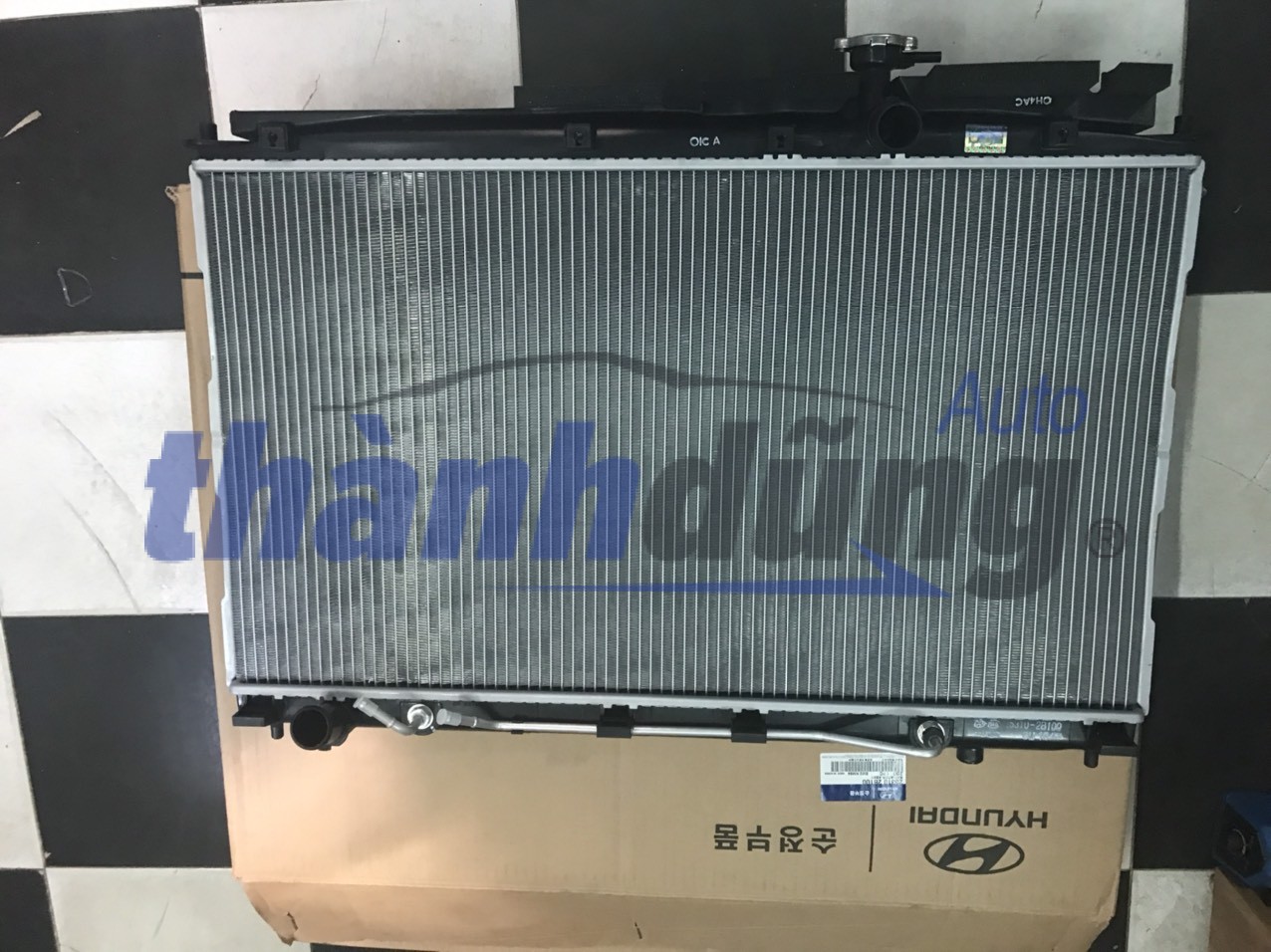 KÉT NƯỚC HYUNDAI SANTAFE CHÍNH HÃNG