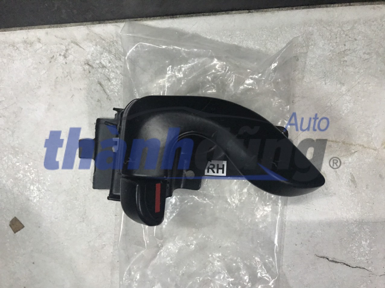 TAY MỞ CỬA TRONG HYUNDAI MIGHTY, HD65, HD72, HD78