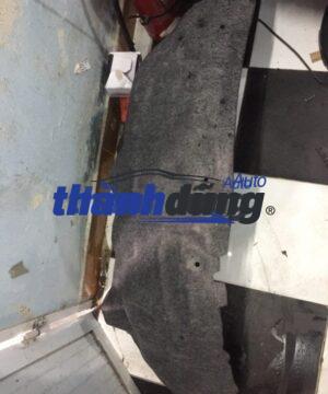 CHẮN BÙN LÒNG DÈ SAU FORD ECOSPORT