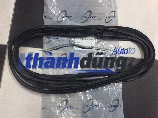 GIOĂNG KÍNH CHẮN GIÓ TRƯỚC MERCEDES SPRINTER 9016710220