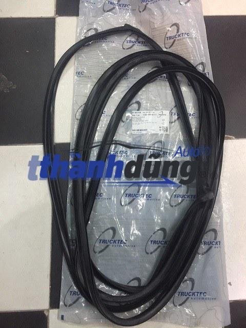 GIOĂNG KÍNH CHẮN GIÓ TRƯỚC MERCEDES SPRINTER 9016710220