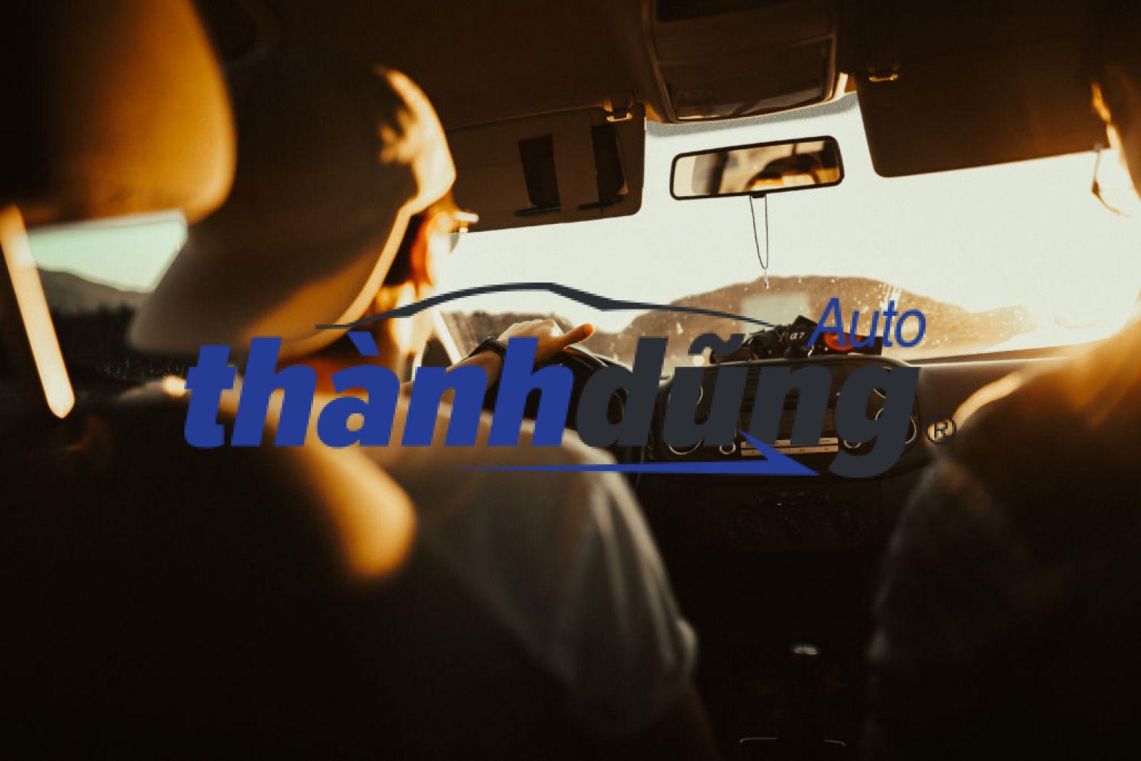 Đỗ xe dưới trời nắng gây ra nhiều tác hại. Cách khắc phục chúng