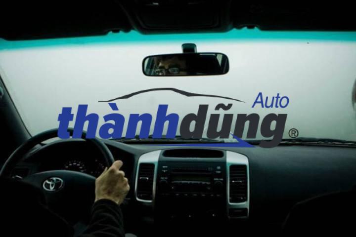 Làm thế nào để loại bỏ sương mù khỏi kính ô tô?