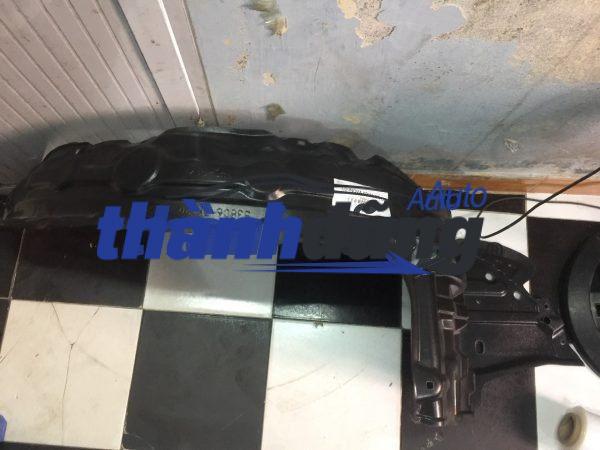 LÒNG DÈ CHẮN BÙN TOYOTA INNOVA