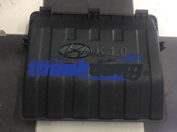 NẮP ĐẬY HỘP LỌC GIÓ TRÊN HYUNDAI I10 GRAND