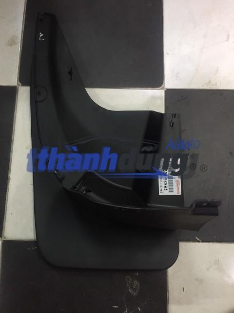 CHẮN BÙN BÁNH SAU TOYOTA LAND CRUISER