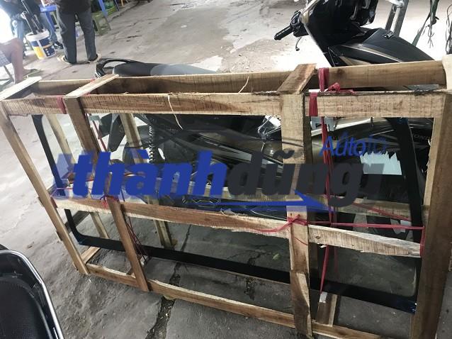 KÍNH CHẮN GIÓ MITSUBISHI JOLIE