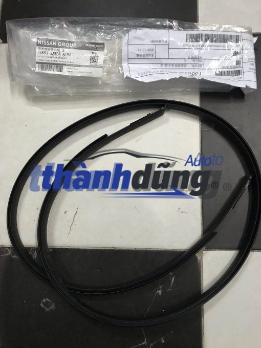GIOĂNG NẸP NÓC NISSAN SUNNY