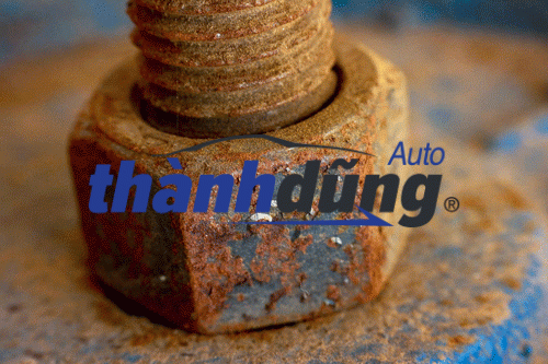 Việc lâu ngày không bảo trì dẫn đến tình trạng bu lông bị gỉ, hư hại