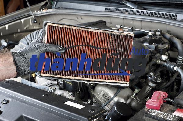 CÁCH TỰ VỆ SINH LỌC GIÓ ĐIỀU HÒA Ô TÔ Ở NHÀ