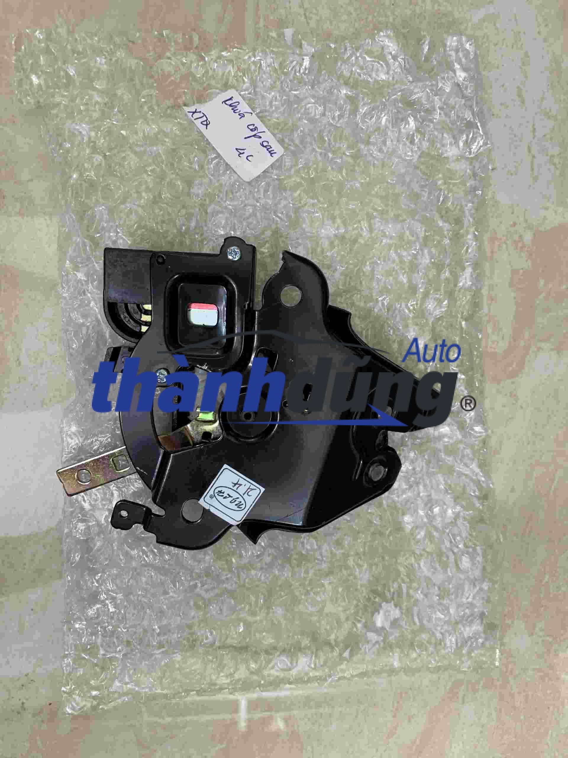 ỐP NGẬM CỐP SAU FORD ESCAPE