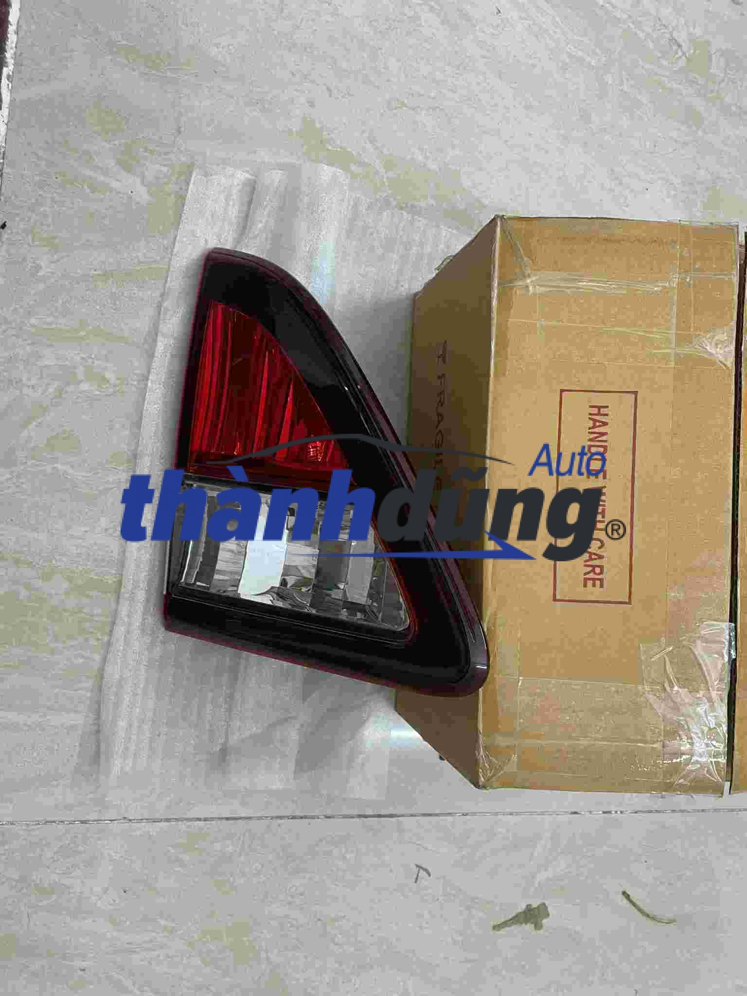 ĐÈN HẬU TRONG MAZDA BT50