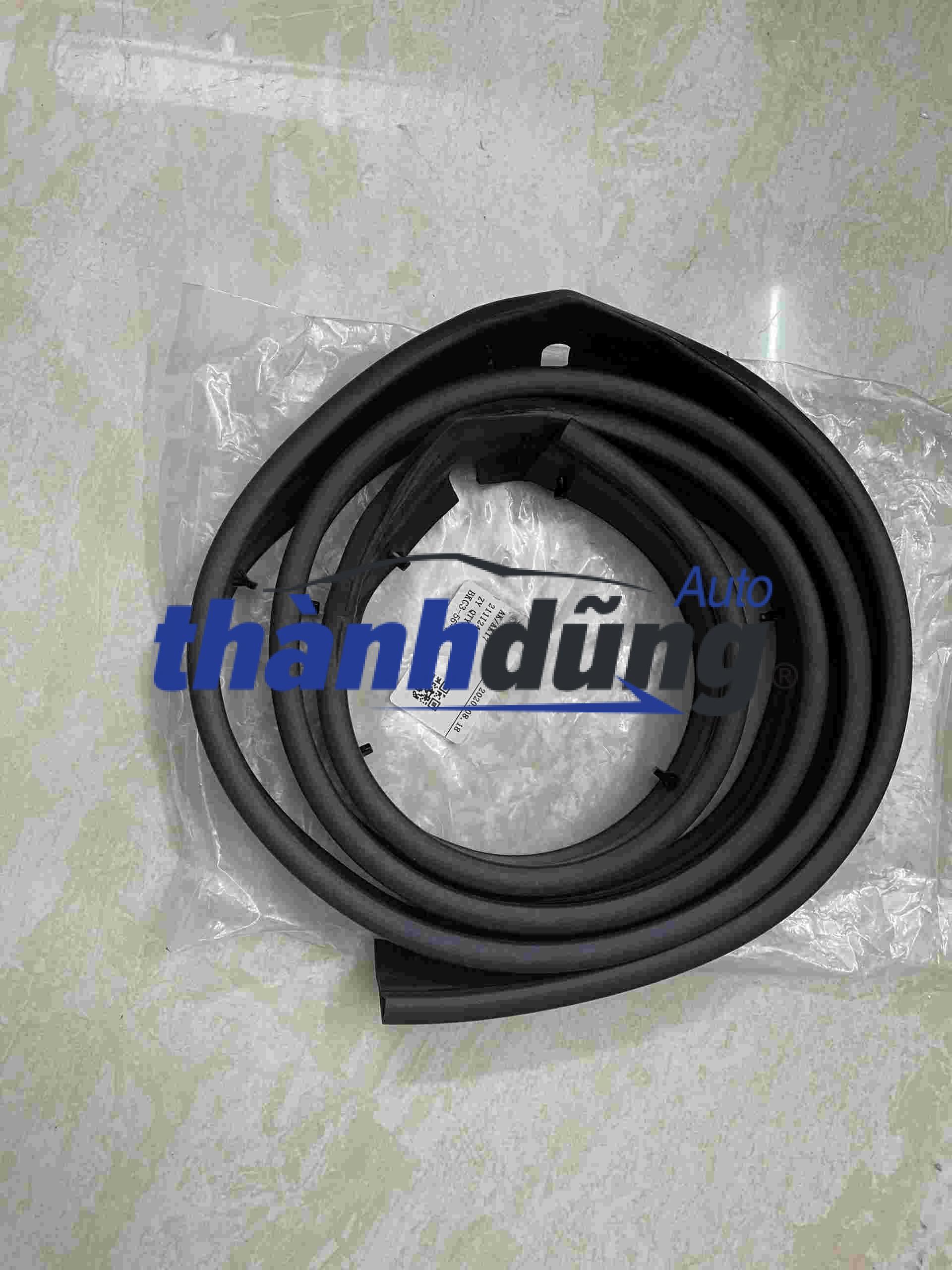 GIOĂNG TRÊN NẮP CAPO MAZDA 3