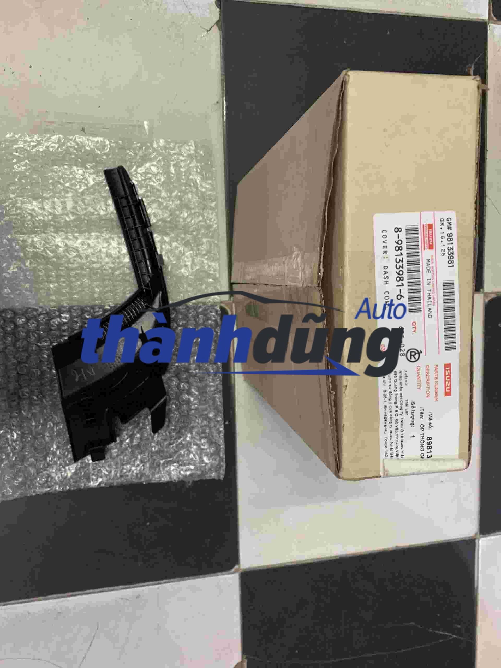 ỐP CHÂN KÍNH CHẮN GIÓ TRƯỚC ISUZU DMAX