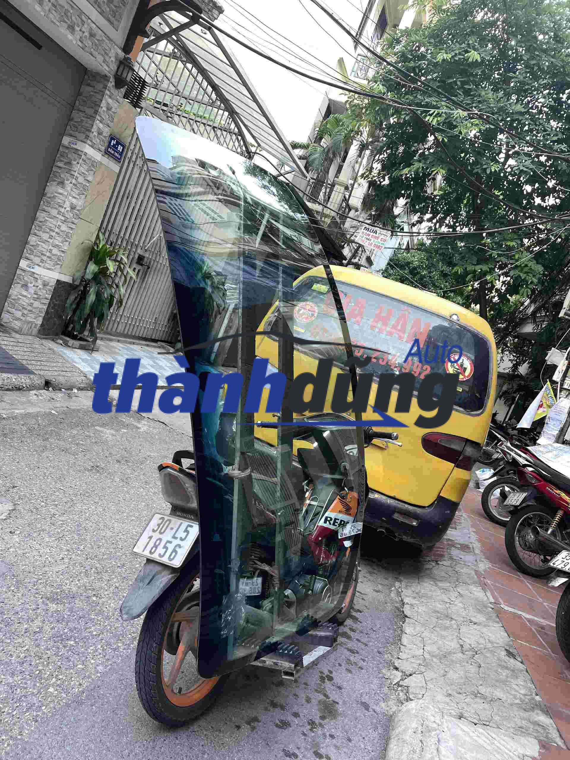 KÍNH CHẮN GIÓ TRƯỚC HYUNDAI STAREX