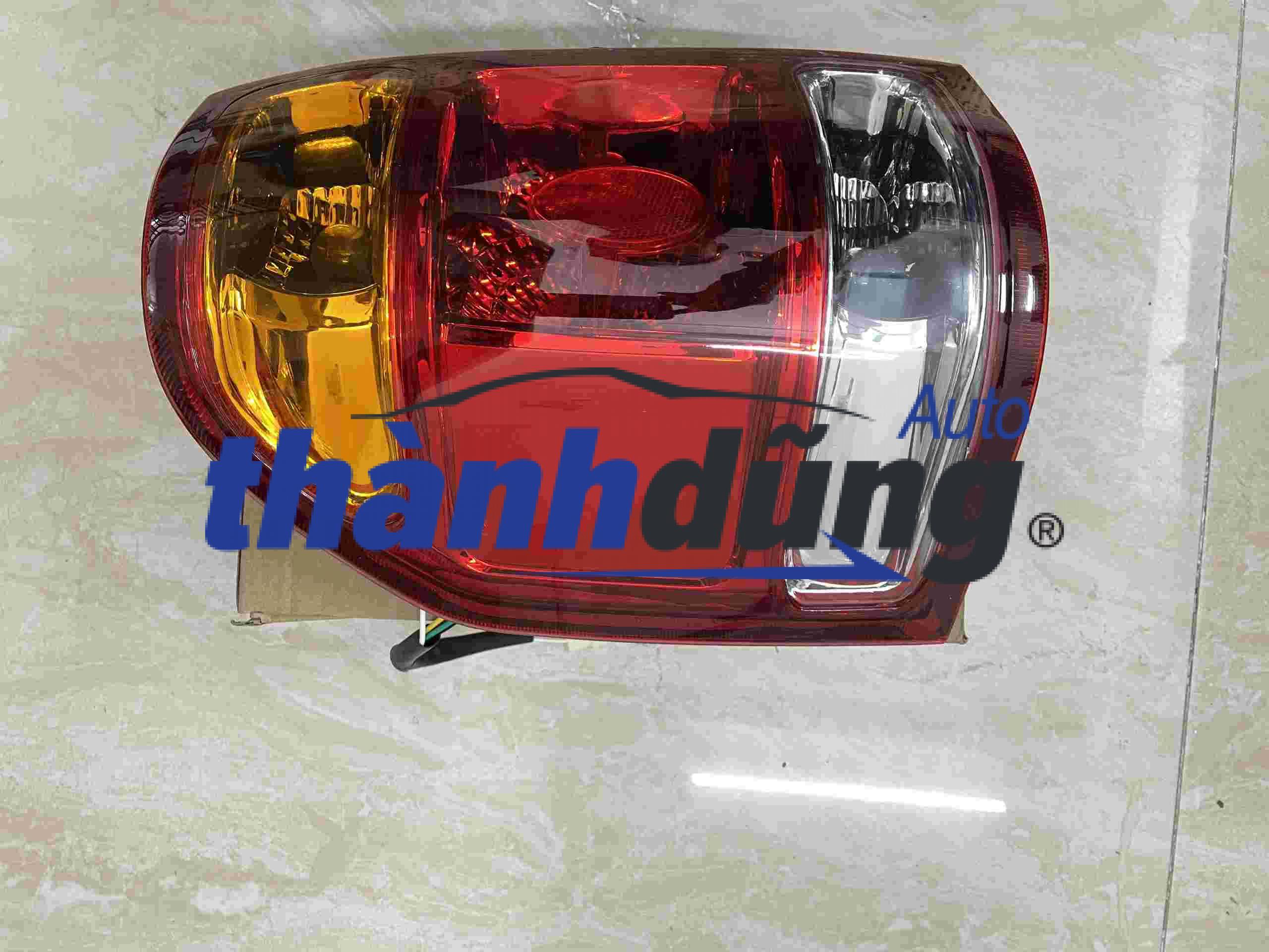 ĐÈN HẬU TRÁI SHUGUANG 7 CHỖ