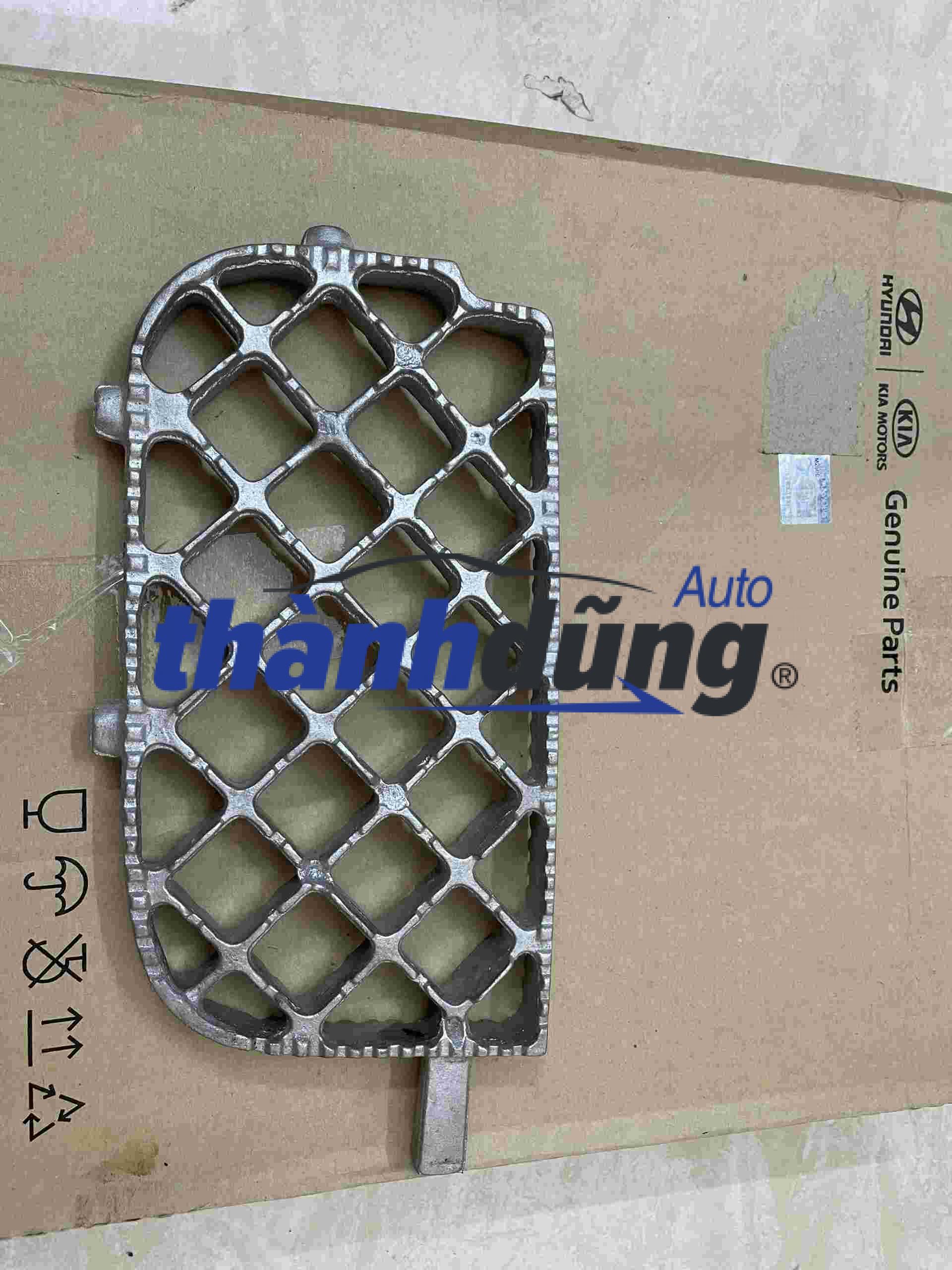 ỐP BẬC LÊN XUỐNG HYUNDAI HD72, HD78