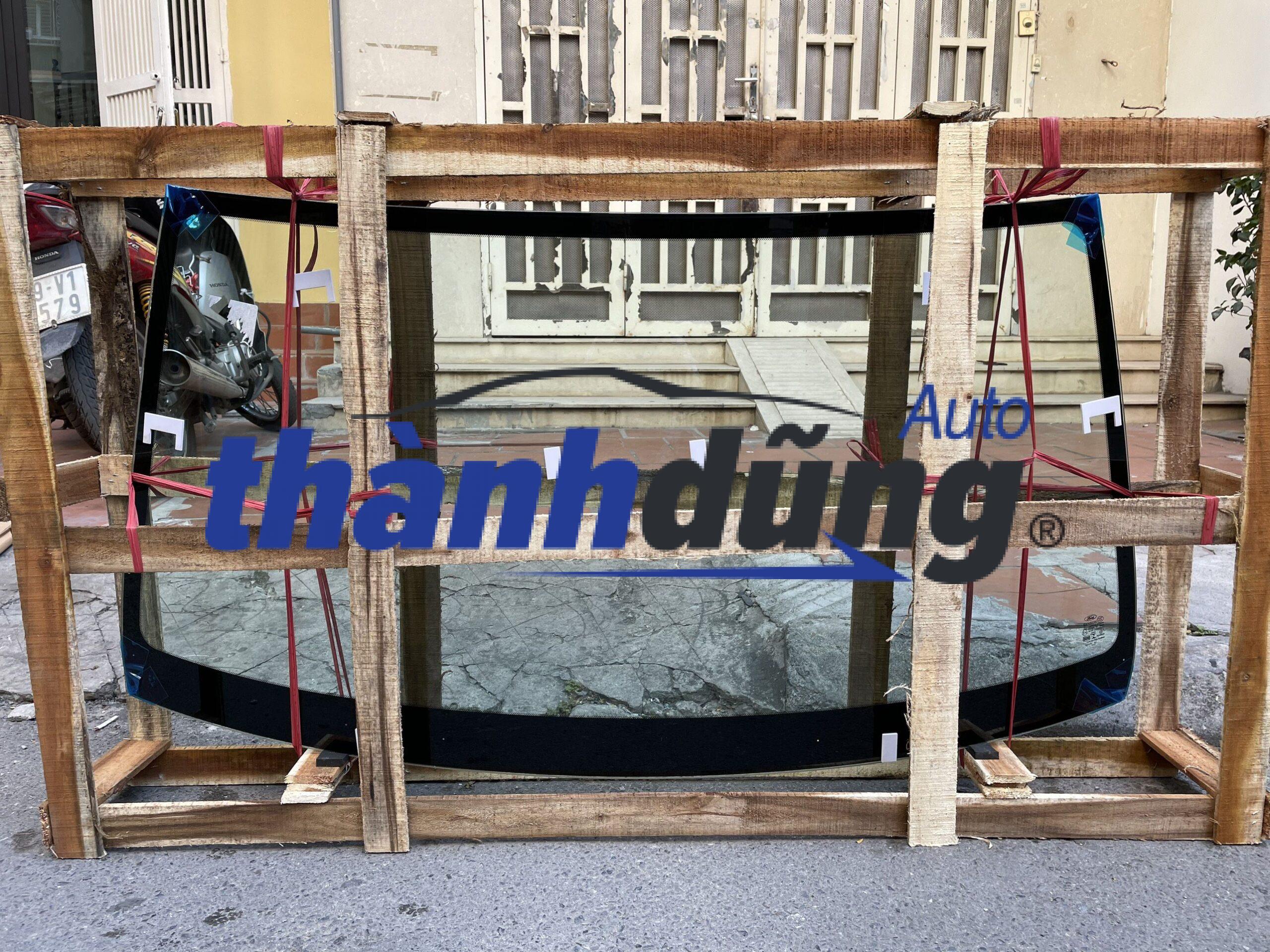 KÍNH CHẮN GIÓ TRƯỚC FORD EVEREST