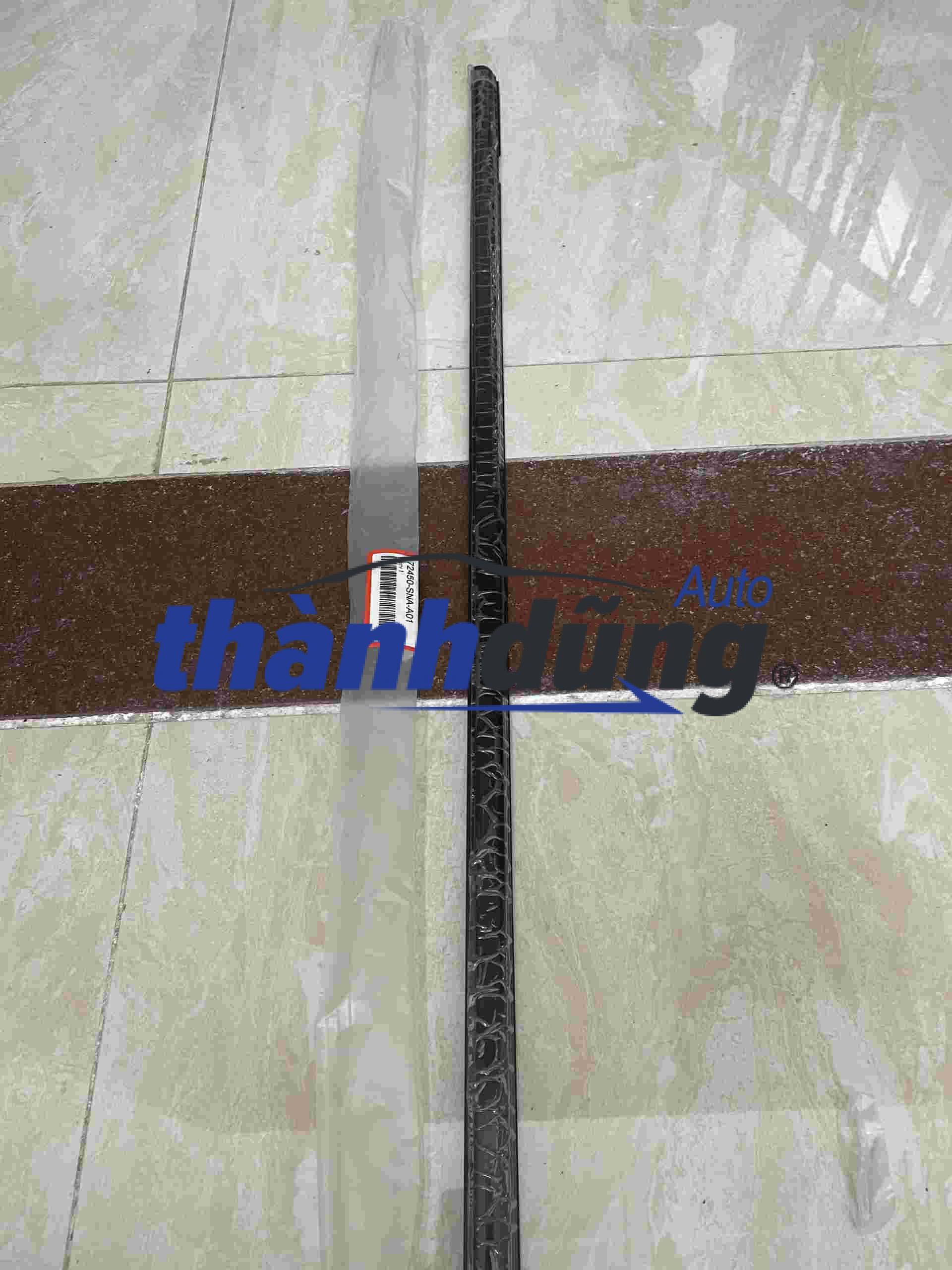 NẸP CHÂN KÍNH HONDA CIVIC 72450SNAA01EX1