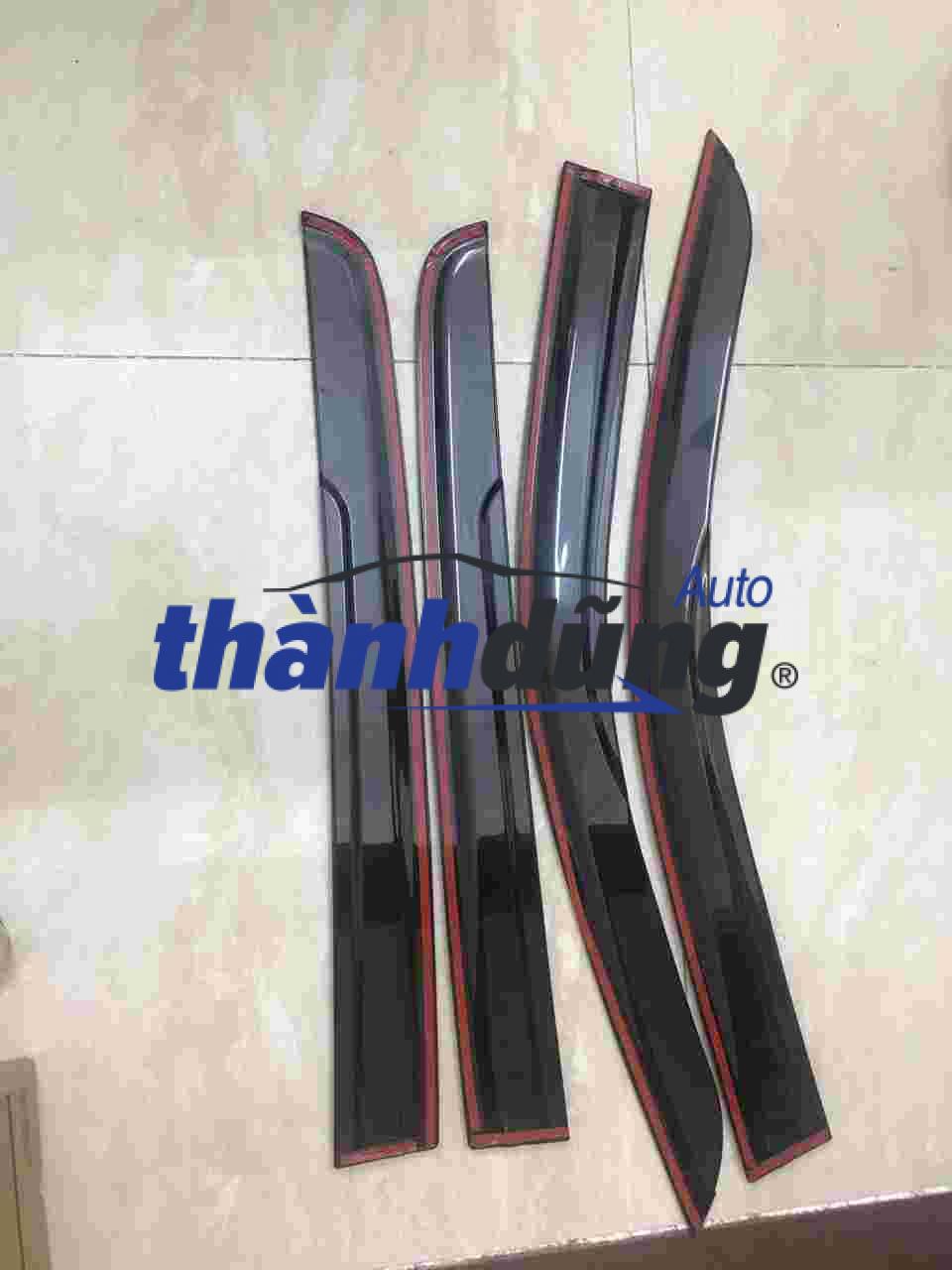 VÈ CHE MƯA MAZDA BT50