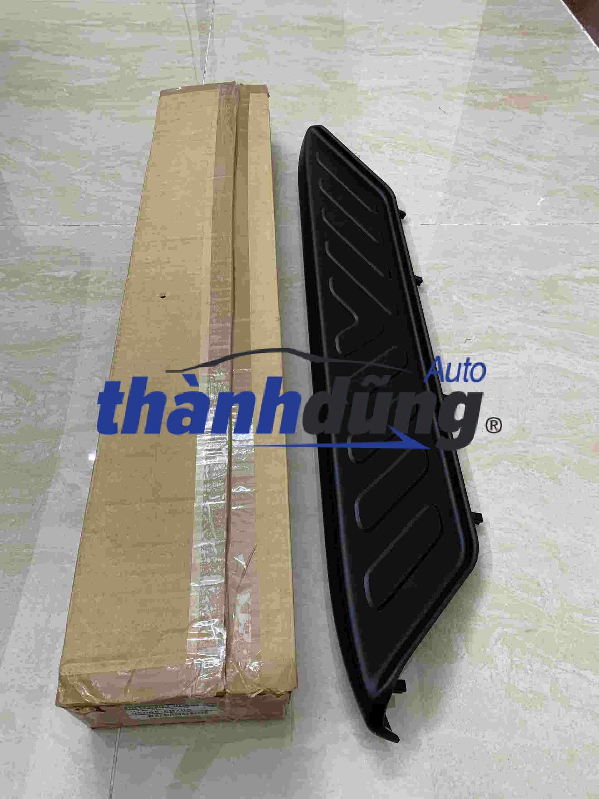 ỐP BẬC CẢN SAU NISSAN NAVARA