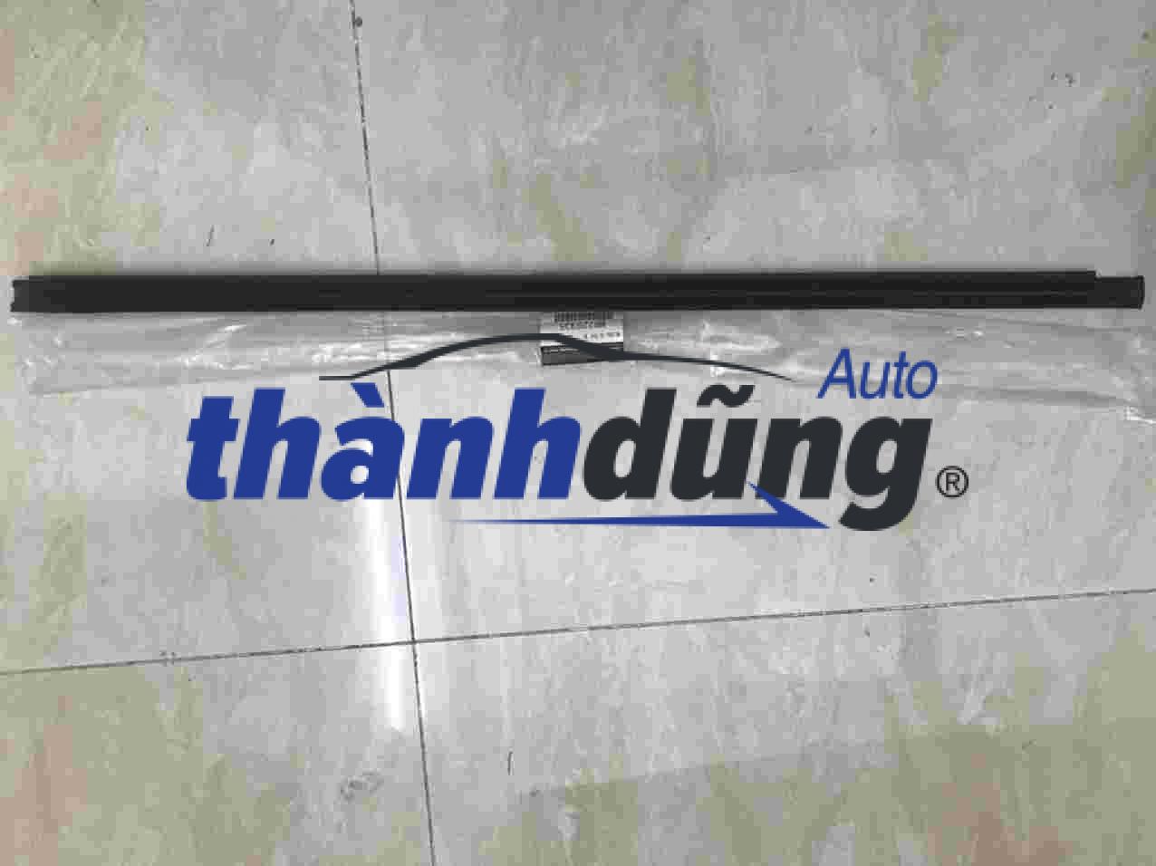 NẸP CHÂN KÍNH MITSUBISHI PAJERO