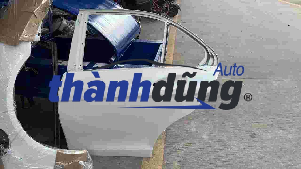 CÁNH CỬA SAU MERCEDES C200, C230, C300