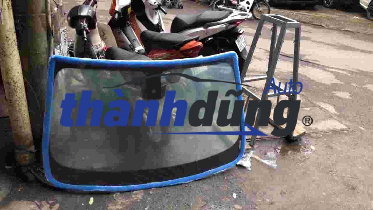 KÍNH CHẮN GIÓ BMW X1