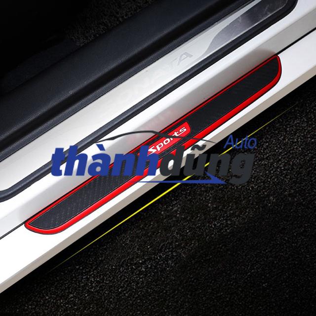 Có nên lắp đặt ốp bậc lên xuống cho xe ô tô?