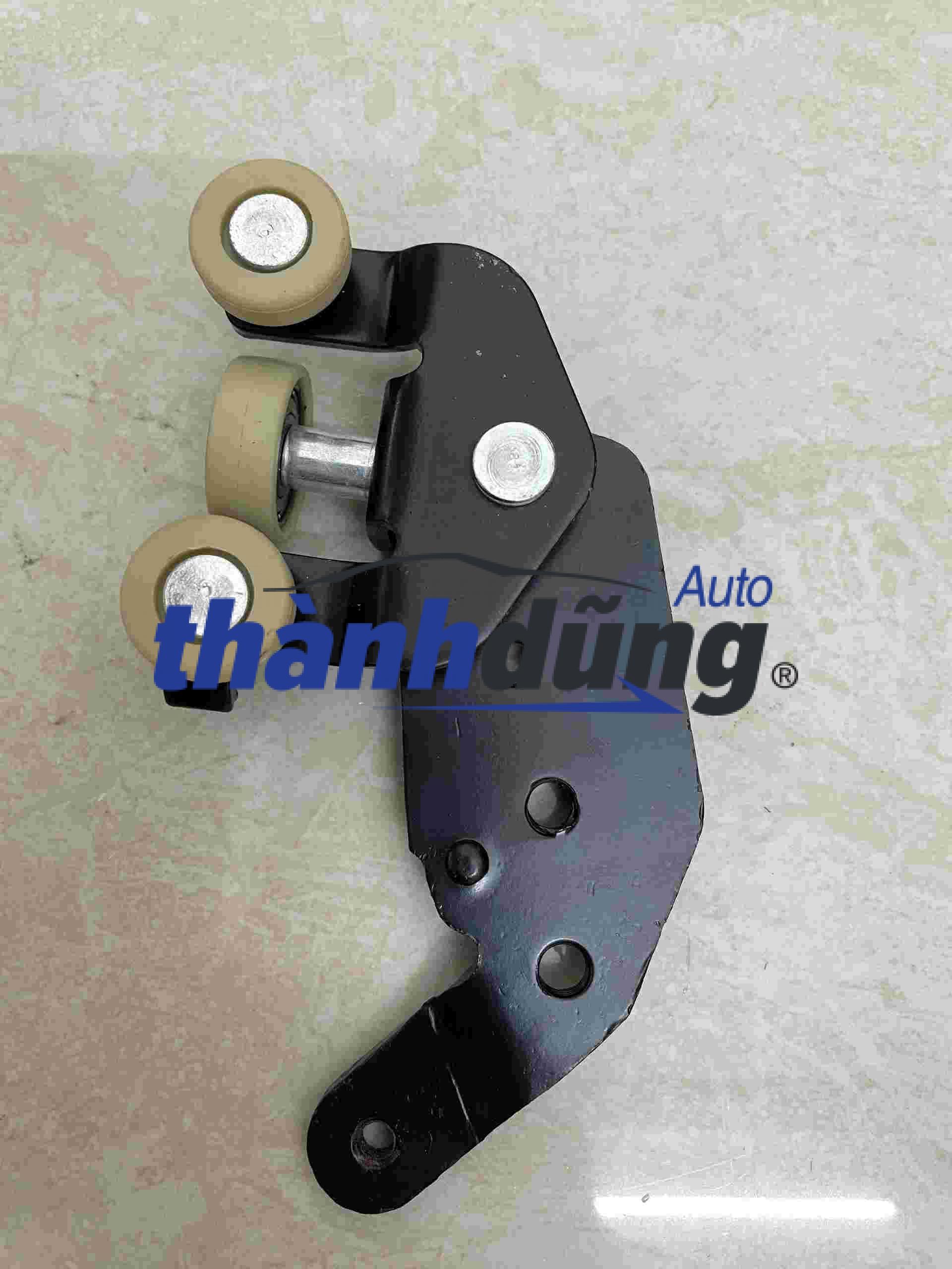 BẢN LỀ CÁNH CỬA TOYOTA HIACE