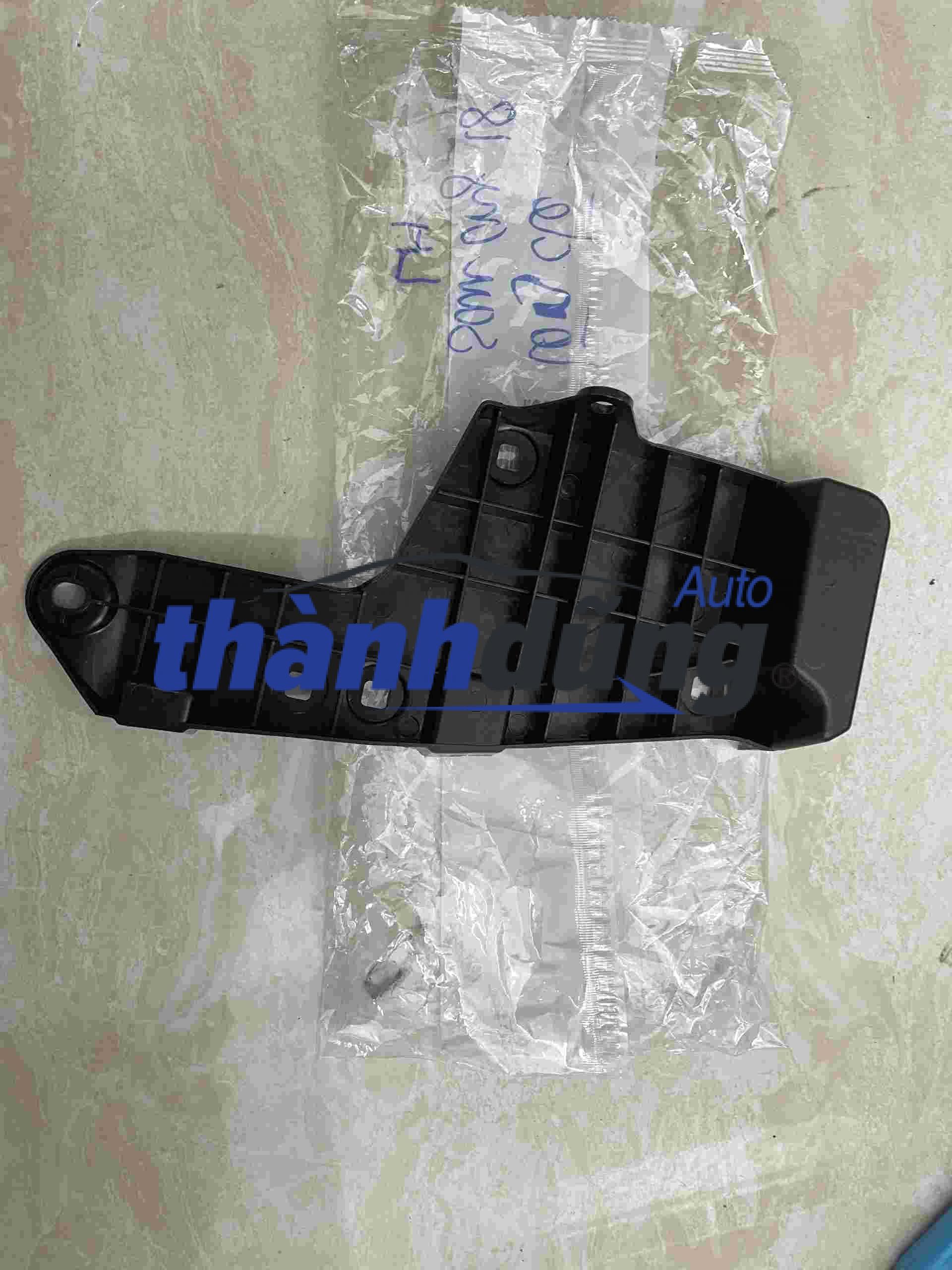 CHẮN BÙN LÒNG DÈ SAU TOYOTA CAMRY