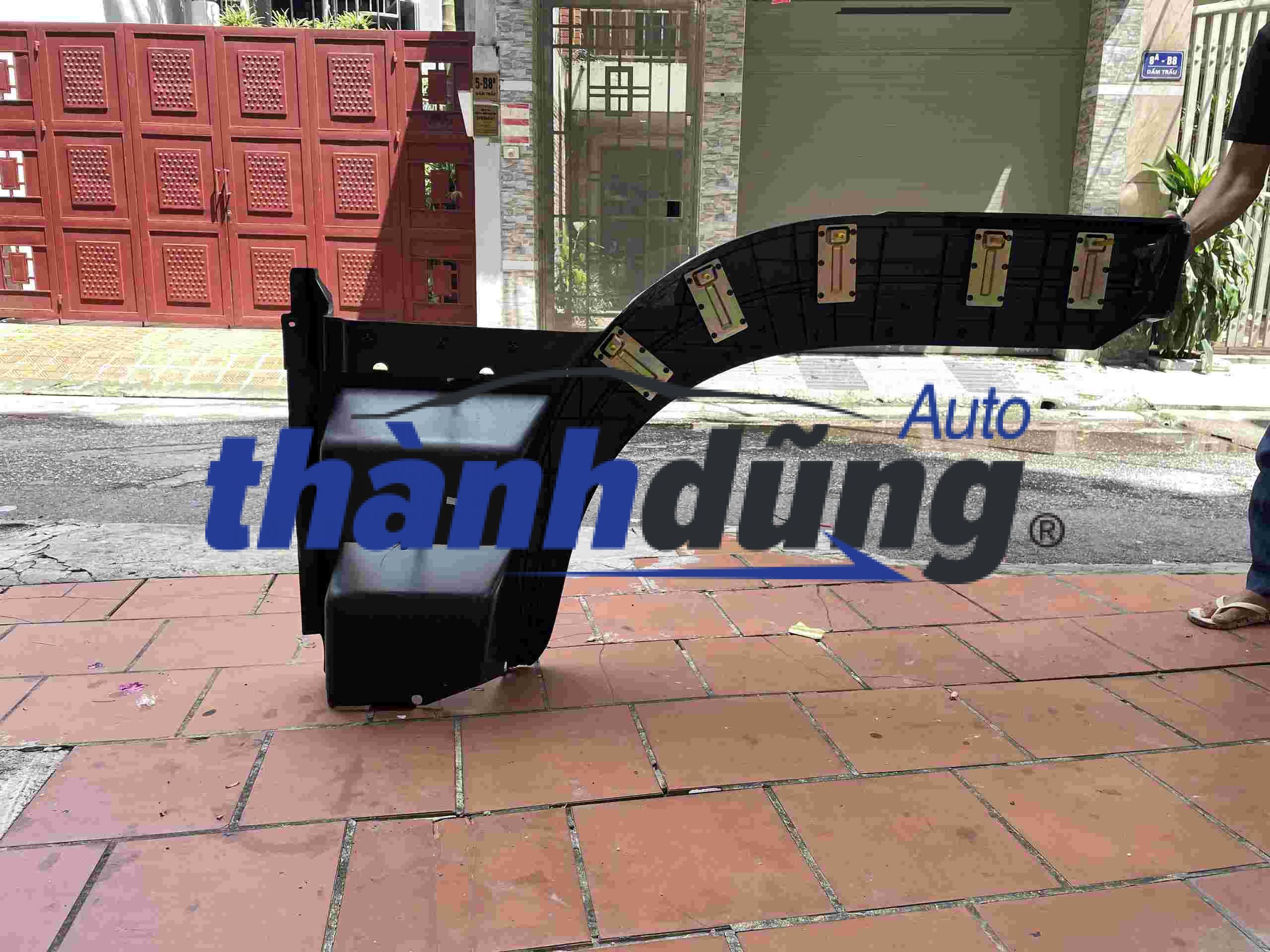 ỐP BẬC LÊN XUỐNG HYUNDAI HD270, HD1000, HD700