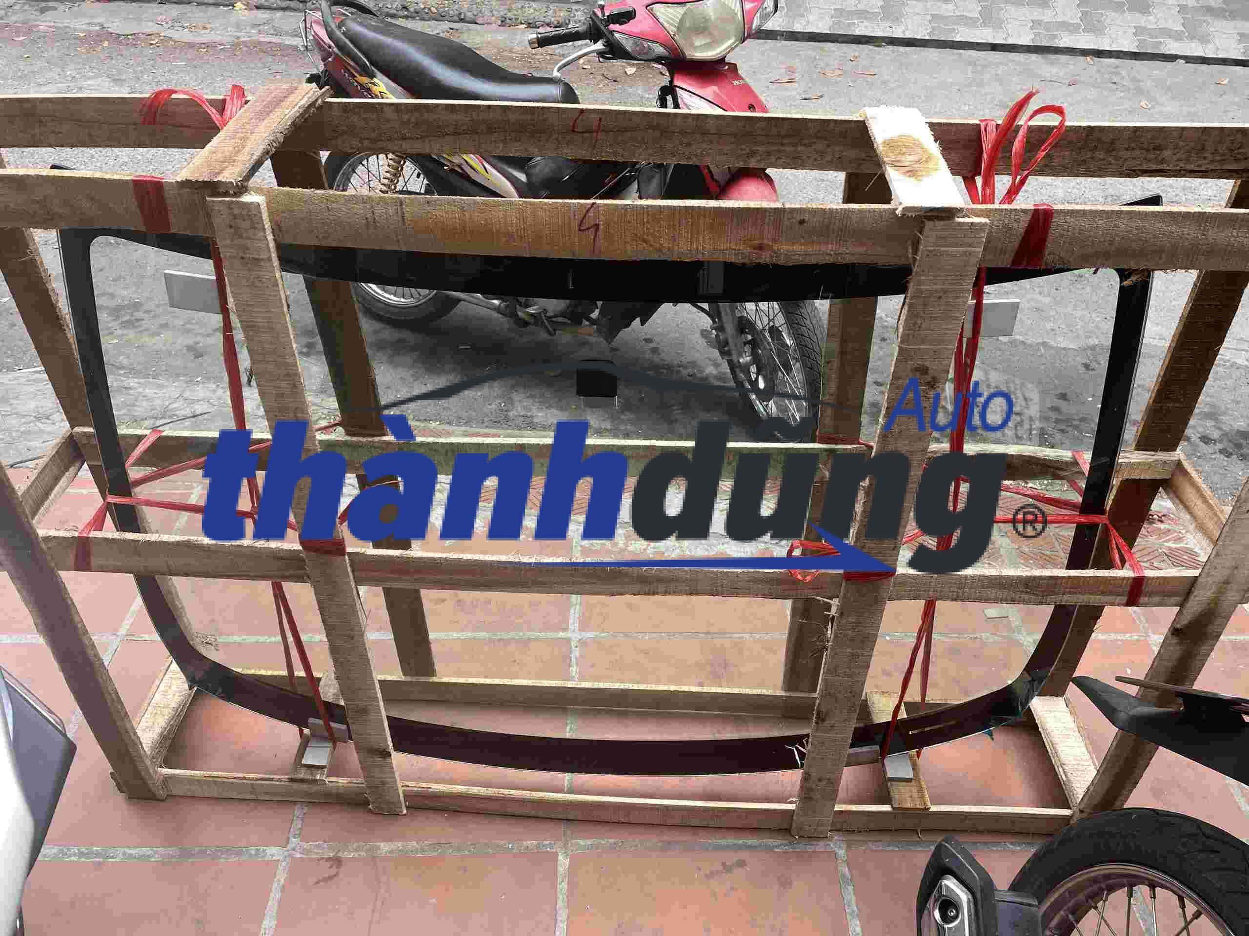 KÍNH CHẮN GIÓ TRƯỚC XE MITSUBISHI XPANDER