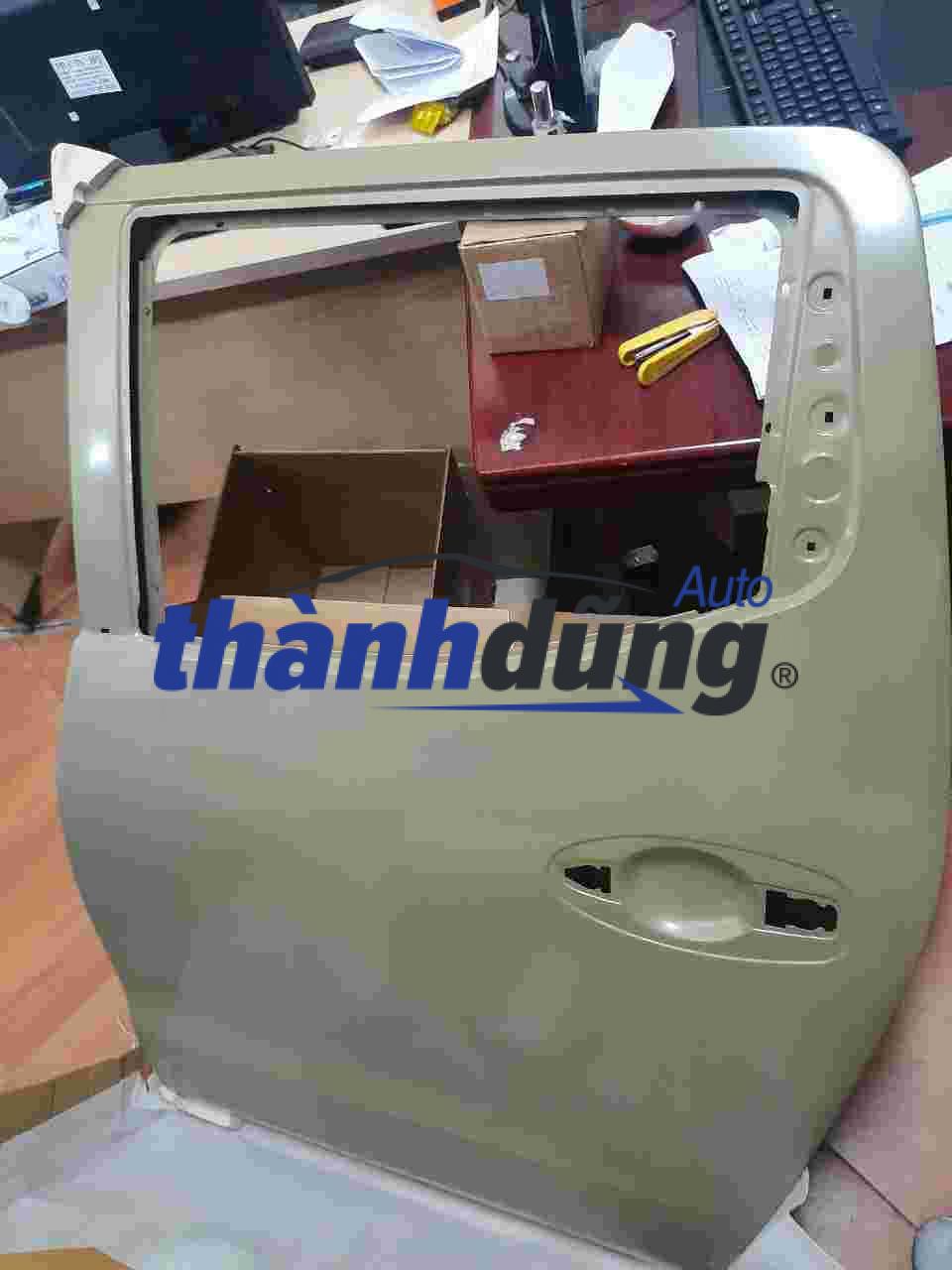 CÁNH CỬA SAU TRÁI NISSAN NAVARA